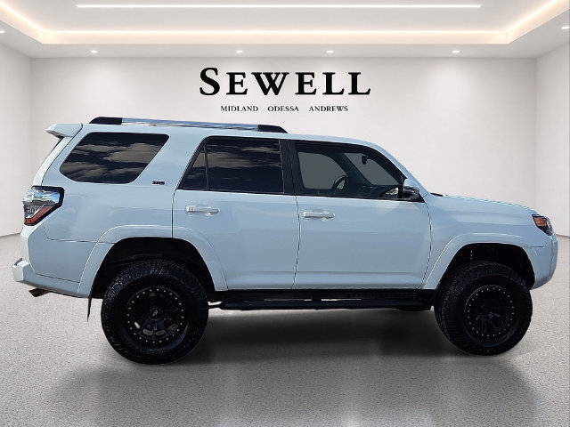 Used 2022 Toyota 4Runner SR5 Premium w/ Moonroof Package AWD/4WD image 5