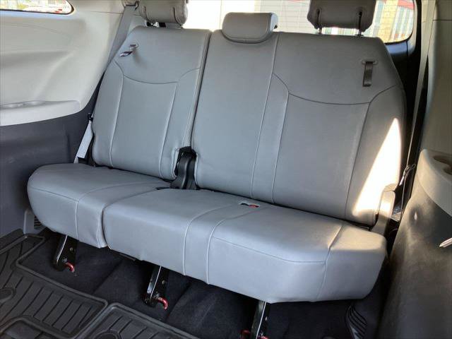 Certified 2023 Toyota Sienna XLE FWD image 25