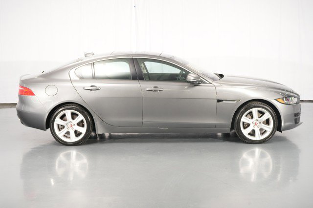 Used 2018 Jaguar XE Premium AWD/4WD image 9