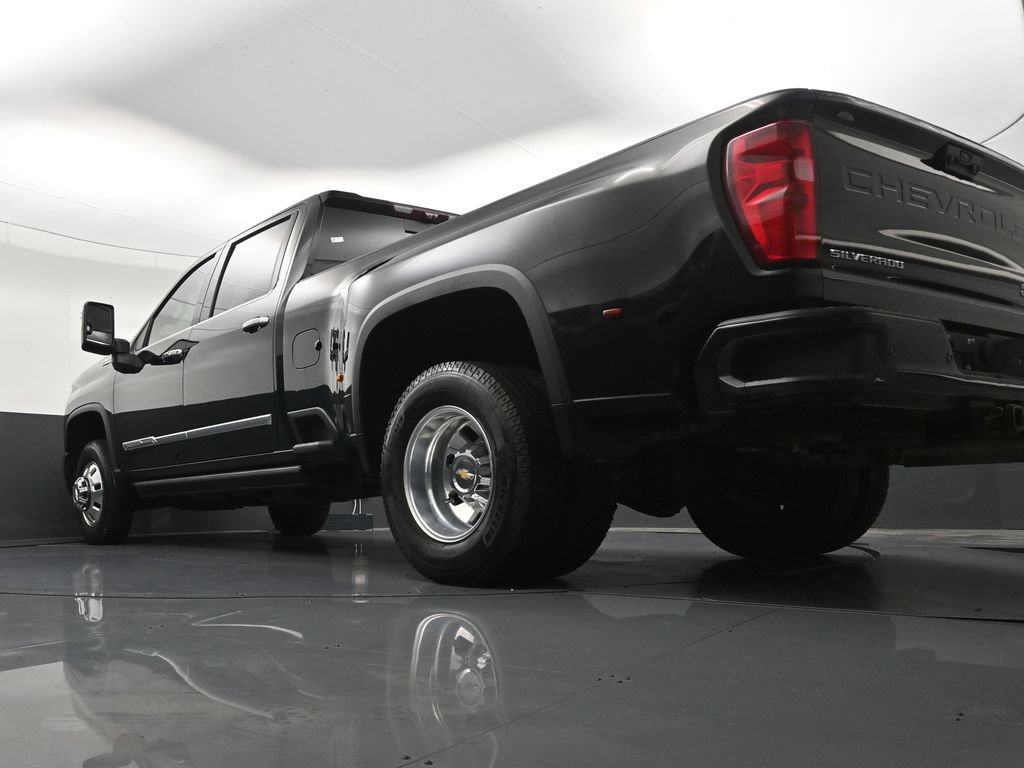 Used 2026 Chevrolet Silverado 3500 High Country w/ High Country Premium Package AWD/4WD image 27