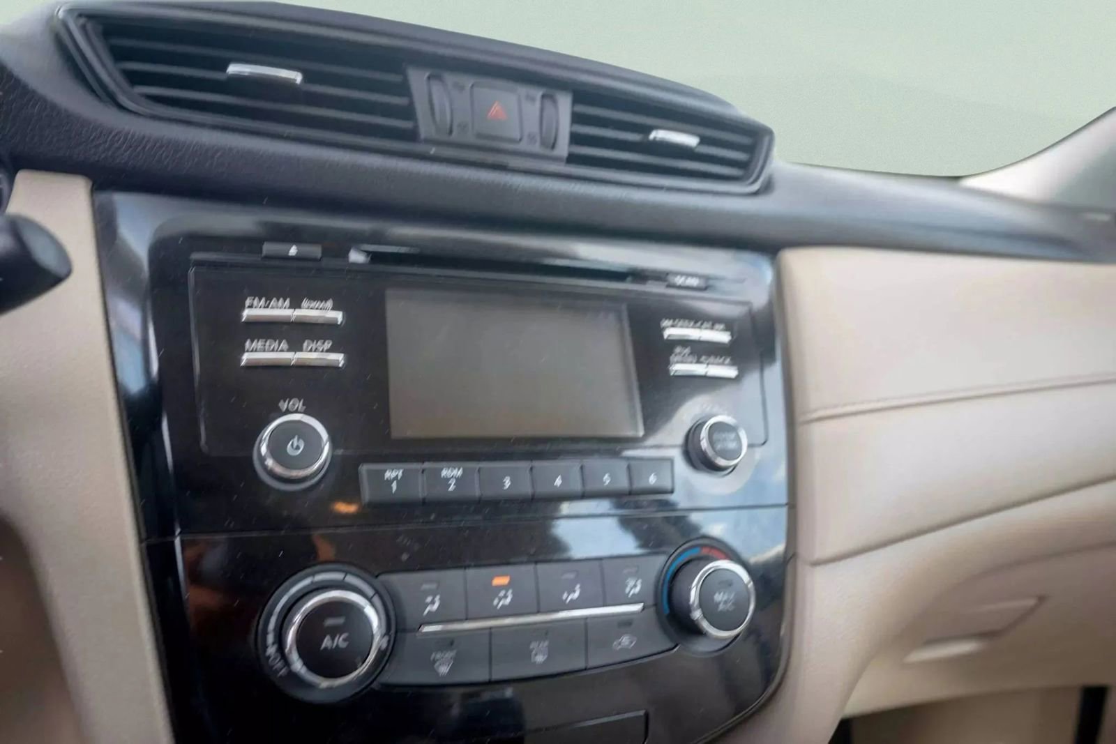 Used 2017 Nissan Rogue S image 27