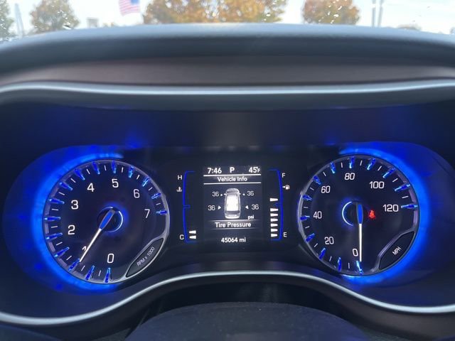 Used 2022 Chrysler Voyager LX image 33