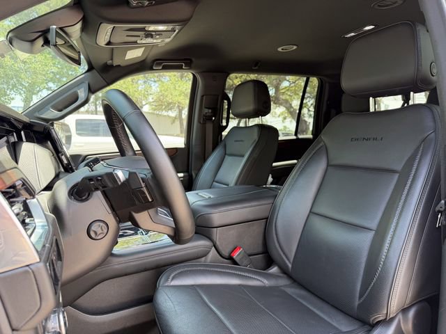 Used 2025 GMC Yukon XL Denali AWD/4WD image 6