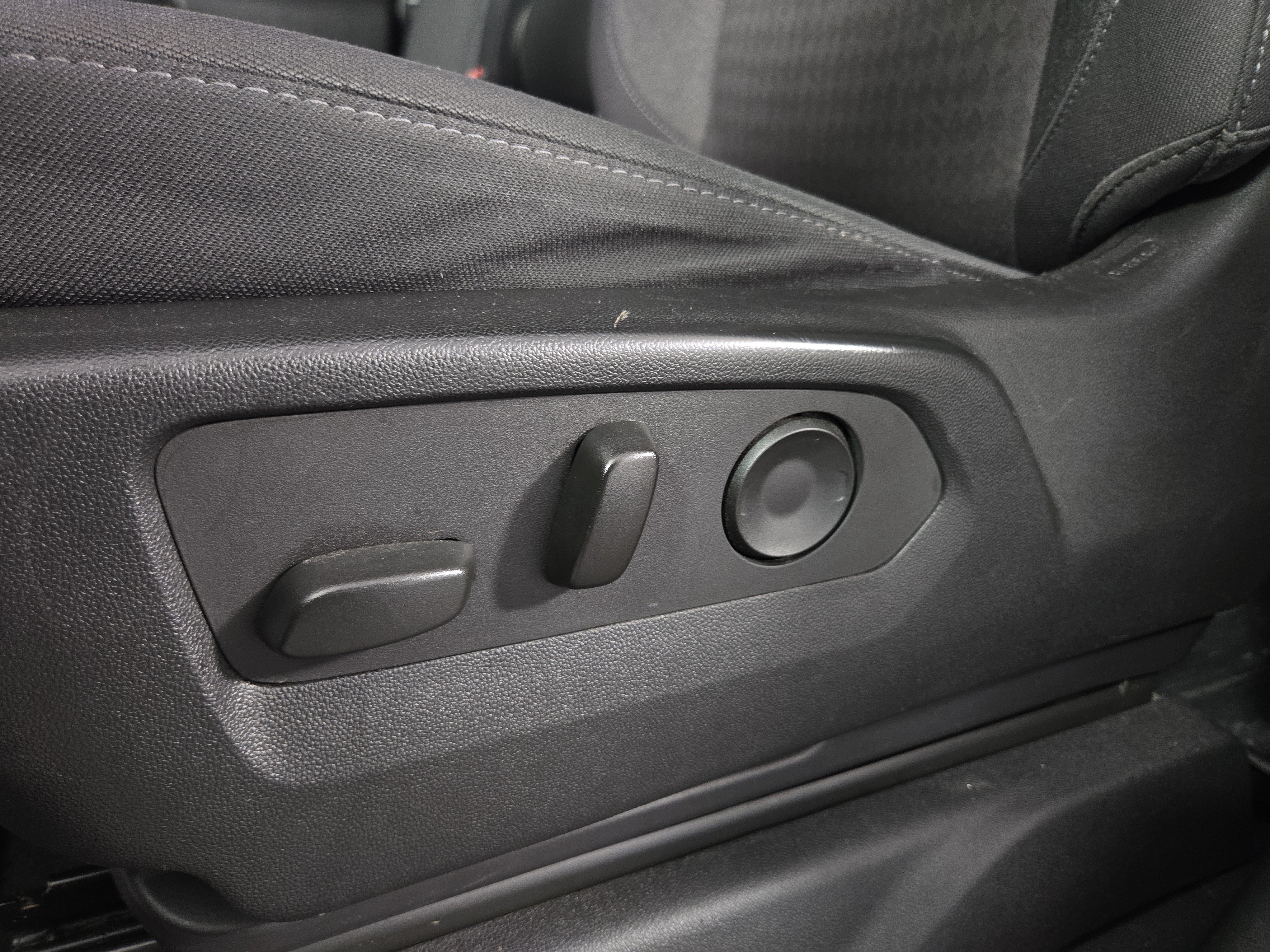 Certified 2023 Chevrolet Silverado 1500 Custom RWD image 31