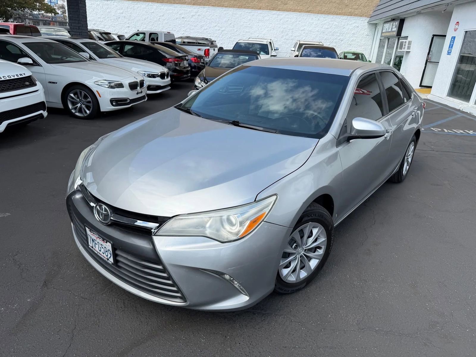 Used 2015 Toyota Camry LE FWD image 2
