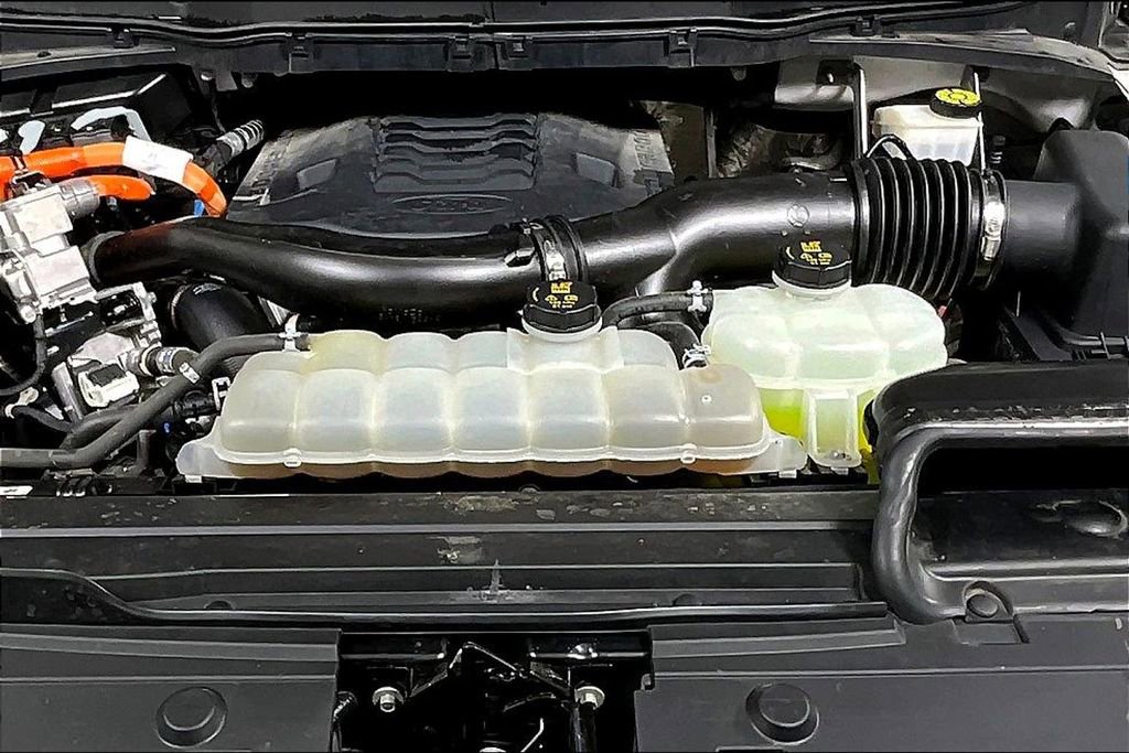 Used 2023 Ford F150 Lariat w/ Max Trailer Tow Package image 9