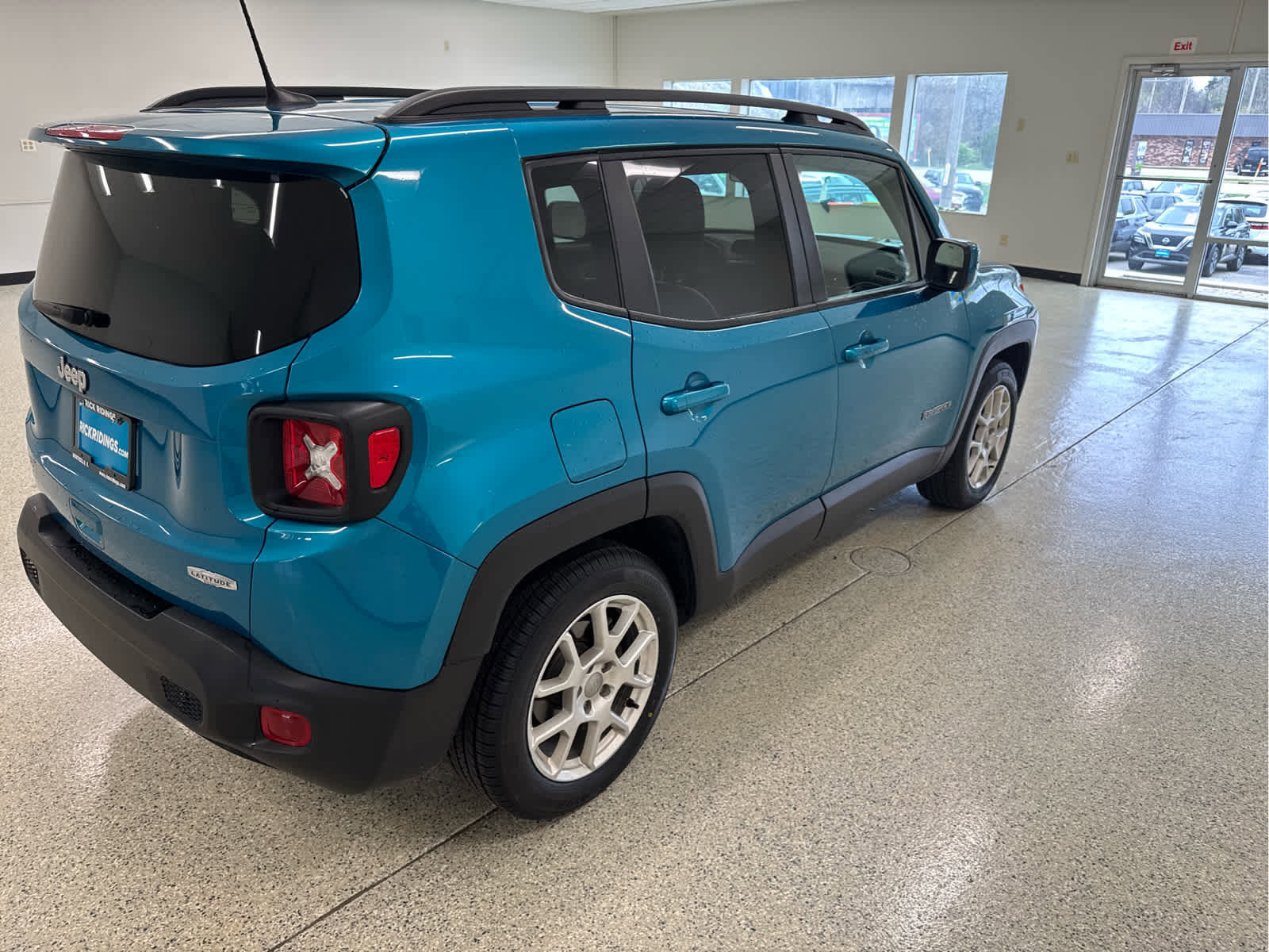 Used 2020 Jeep Renegade Latitude w/ Cold Weather Group image 5