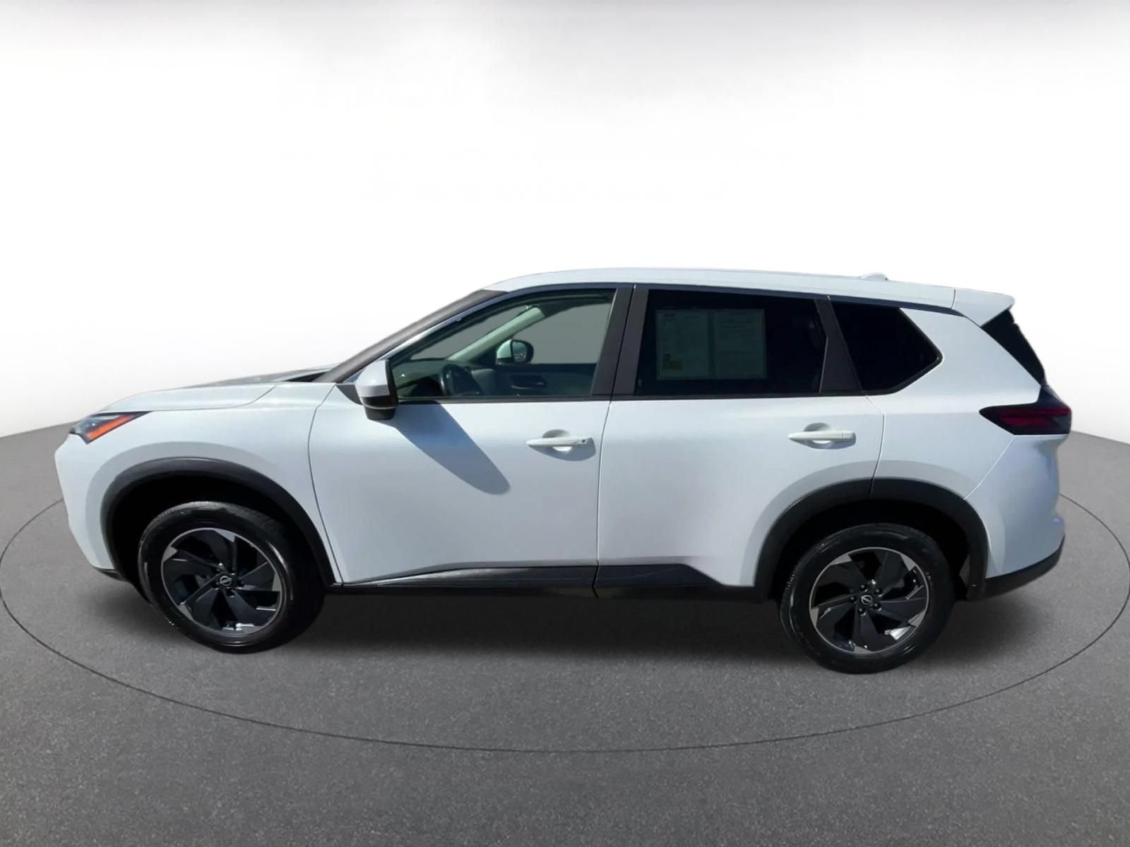 Used 2025 Nissan Rogue SV FWD image 8