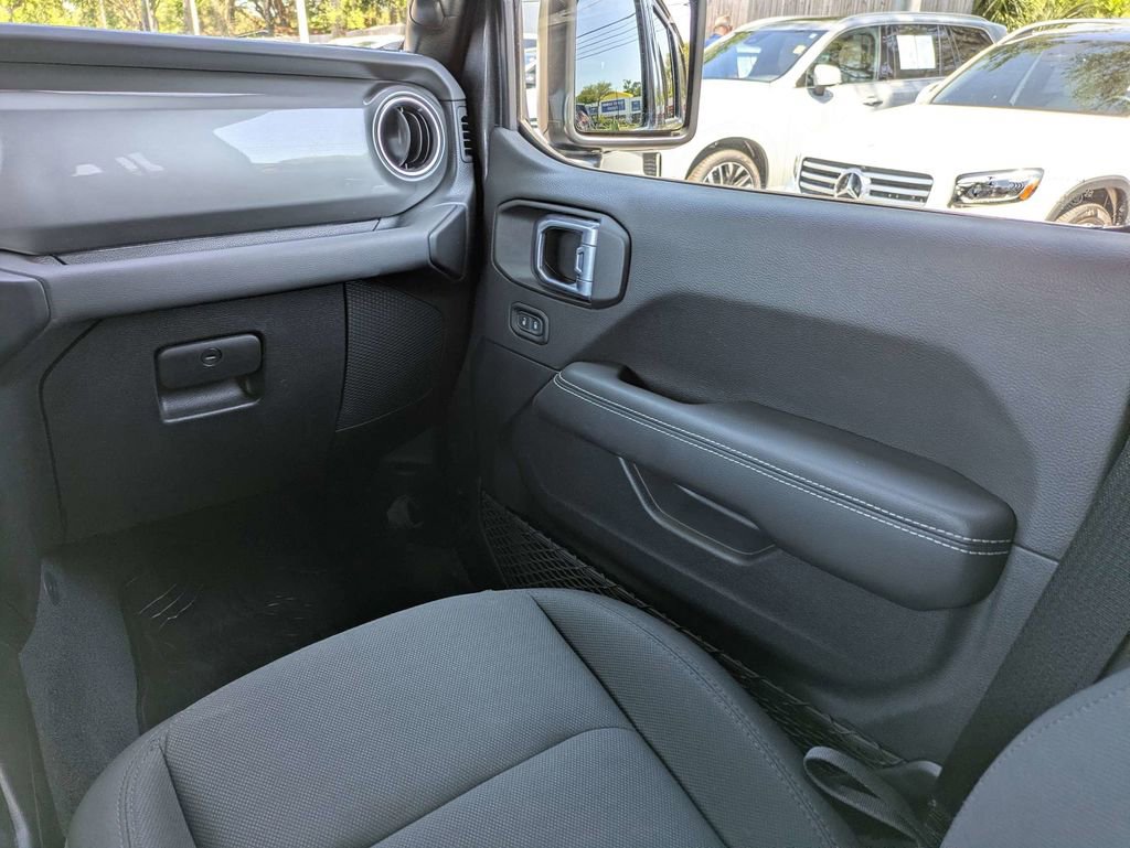 Used 2021 Jeep Wrangler Unlimited Sahara AWD/4WD image 19