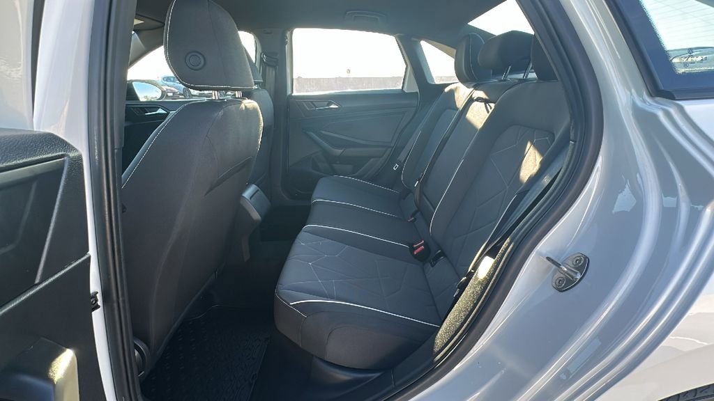 Used 2025 Volkswagen Jetta Sport image 31