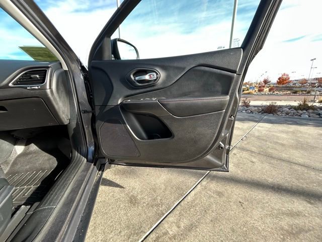 Used 2020 Jeep Cherokee Trailhawk w/ Cold Weather Group image 29