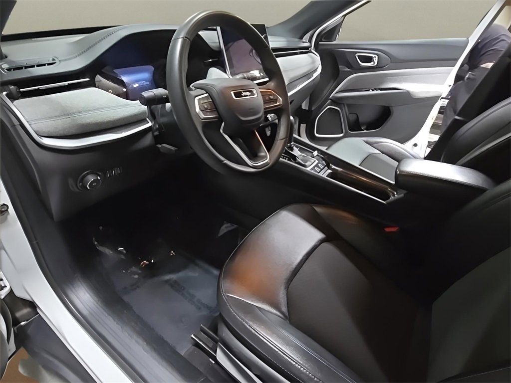 Used 2024 Jeep Compass Latitude image 12