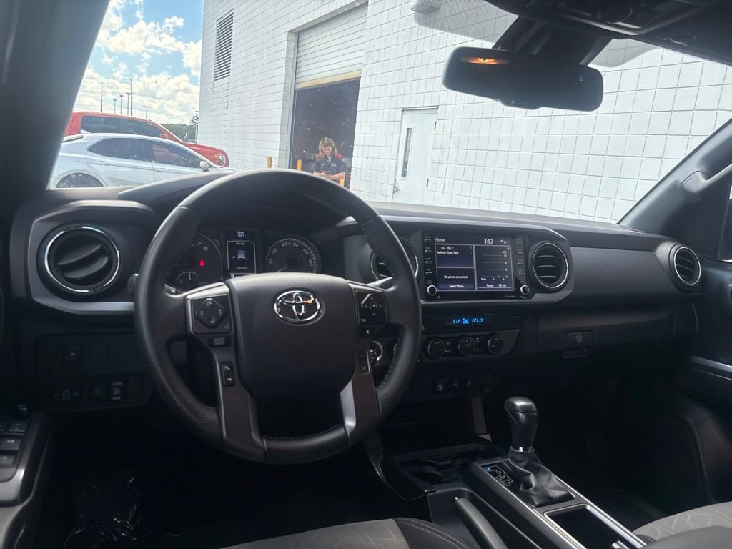 Used 2022 Toyota Tacoma TRD Off-Road AWD/4WD image 3