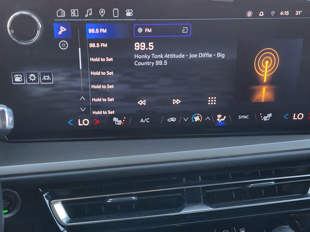 Used 2025 Chevrolet Traverse LT image 18