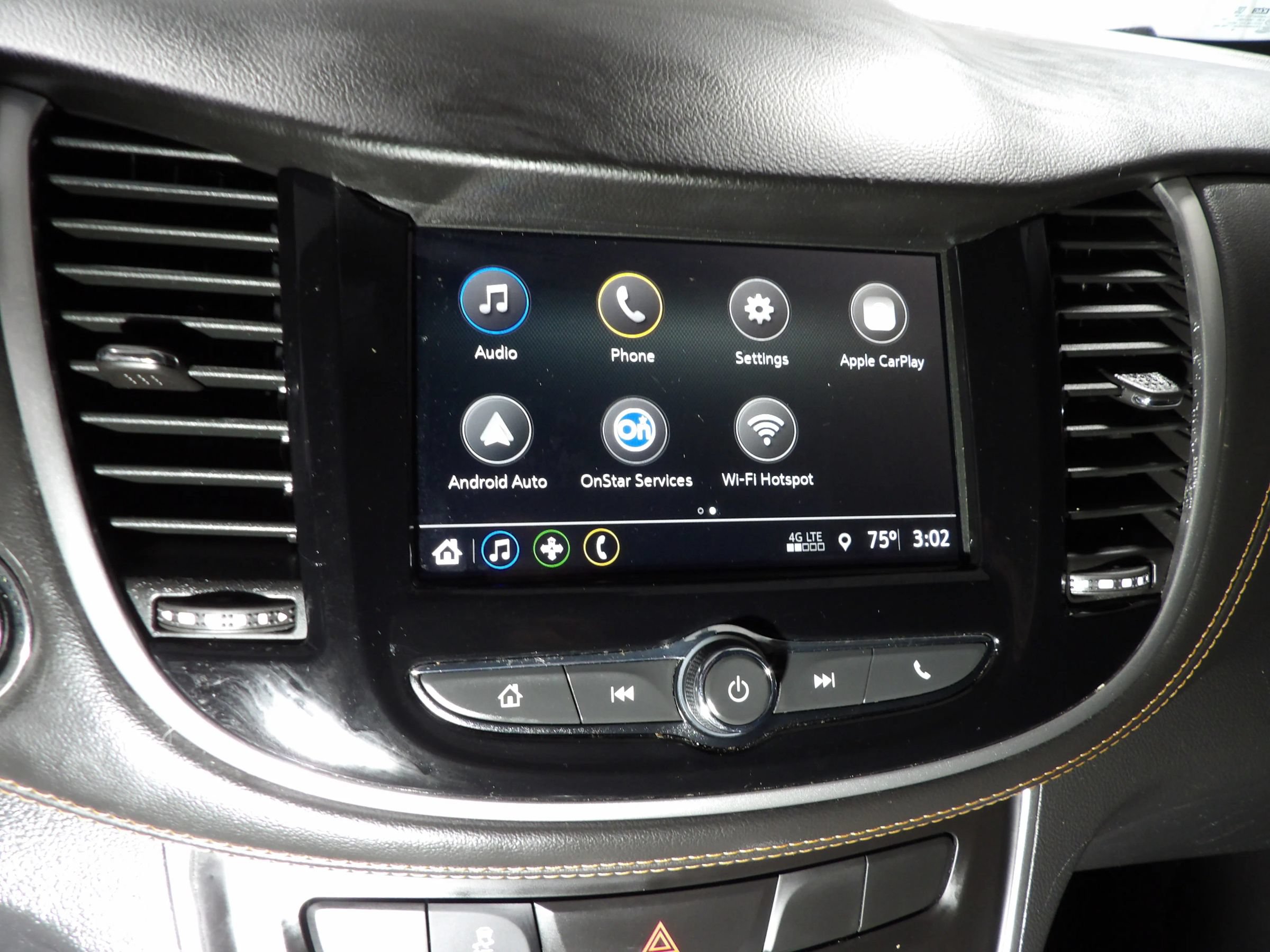 Used 2019 Chevrolet Trax LT w/ LT Convenience Package FWD image 14