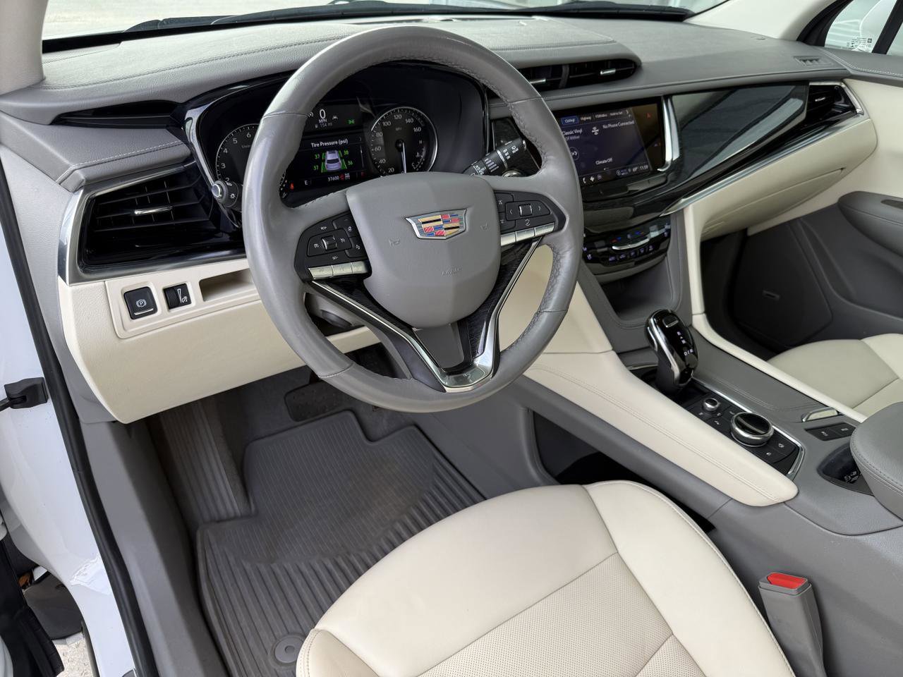 Used 2022 Cadillac XT6 Premium Luxury AWD/4WD image 16