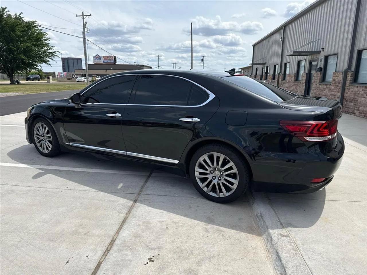 Used 2013 Lexus LS 460 L w/ Preferred Accessory Package RWD image 14