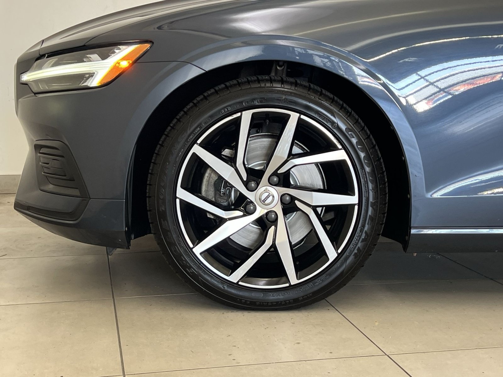 Used 2020 Volvo S60 T5 Momentum FWD image 11