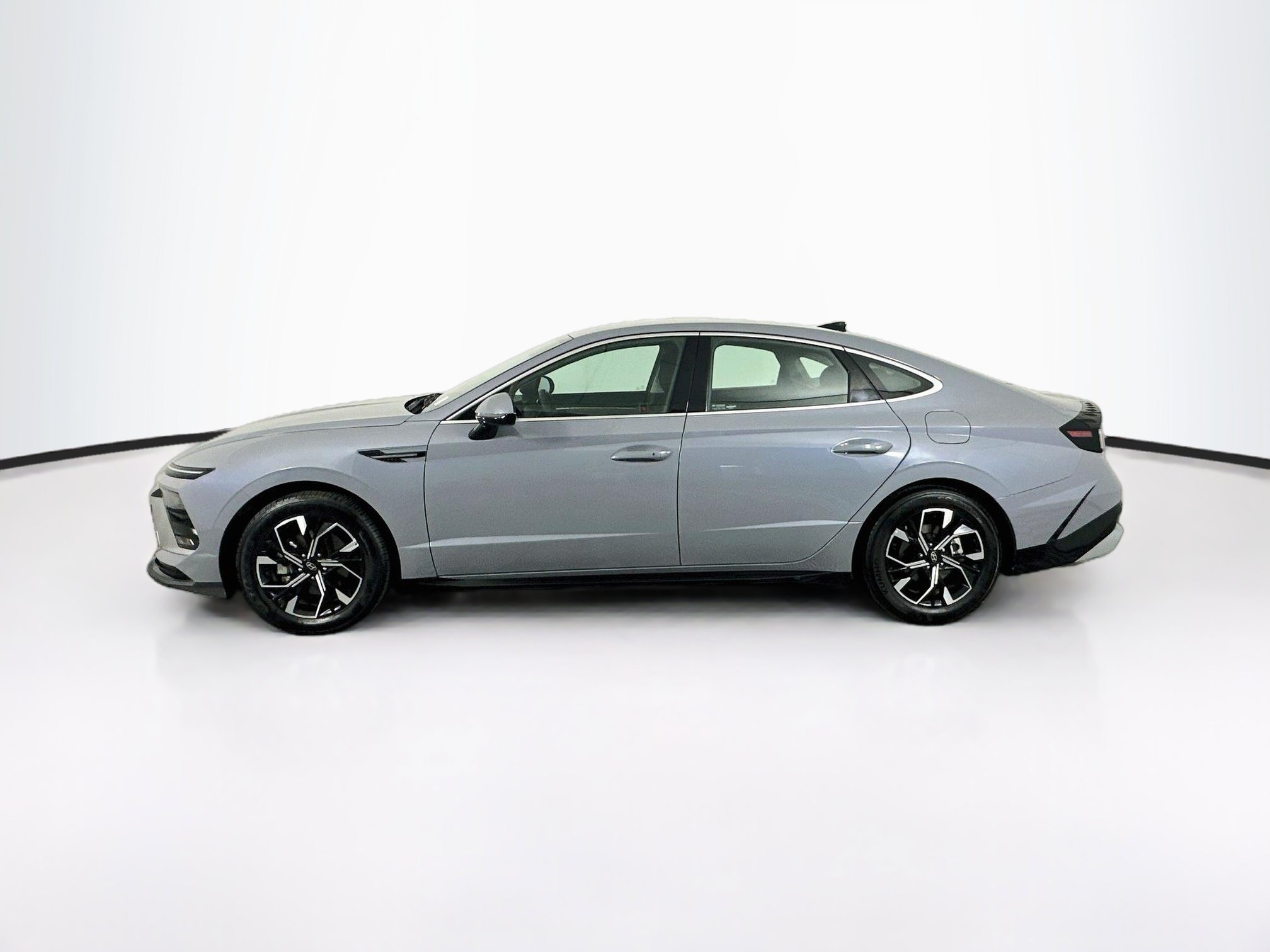 Used 2025 Hyundai Sonata SEL FWD image 4