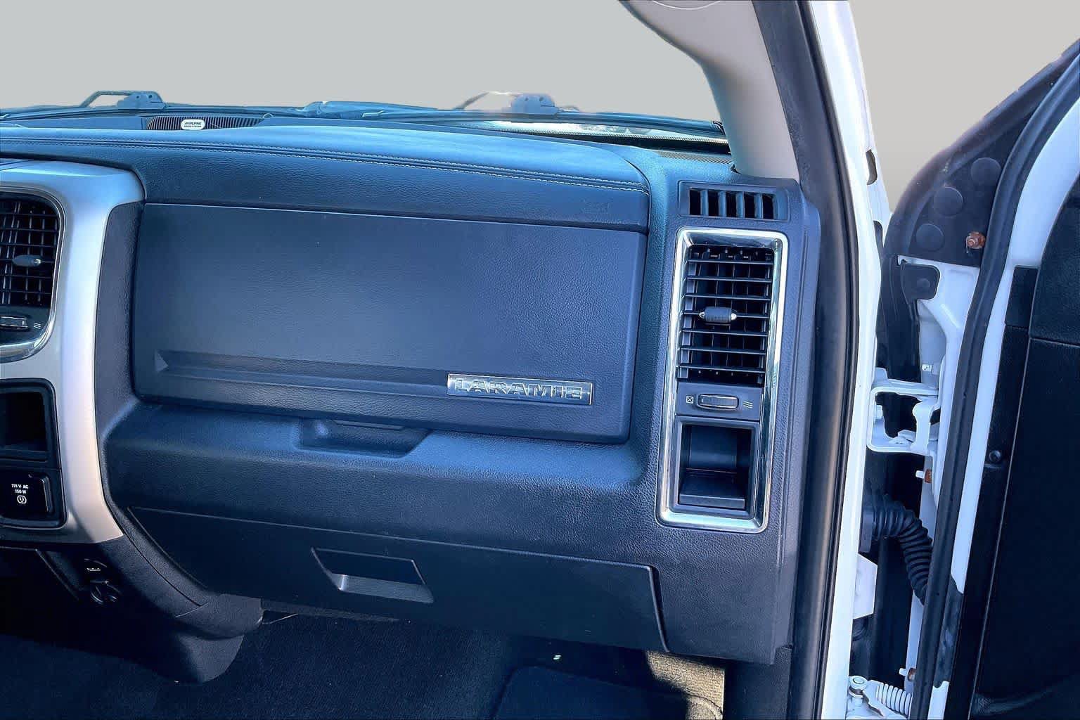 Used 2017 RAM 1500 Laramie AWD/4WD image 19
