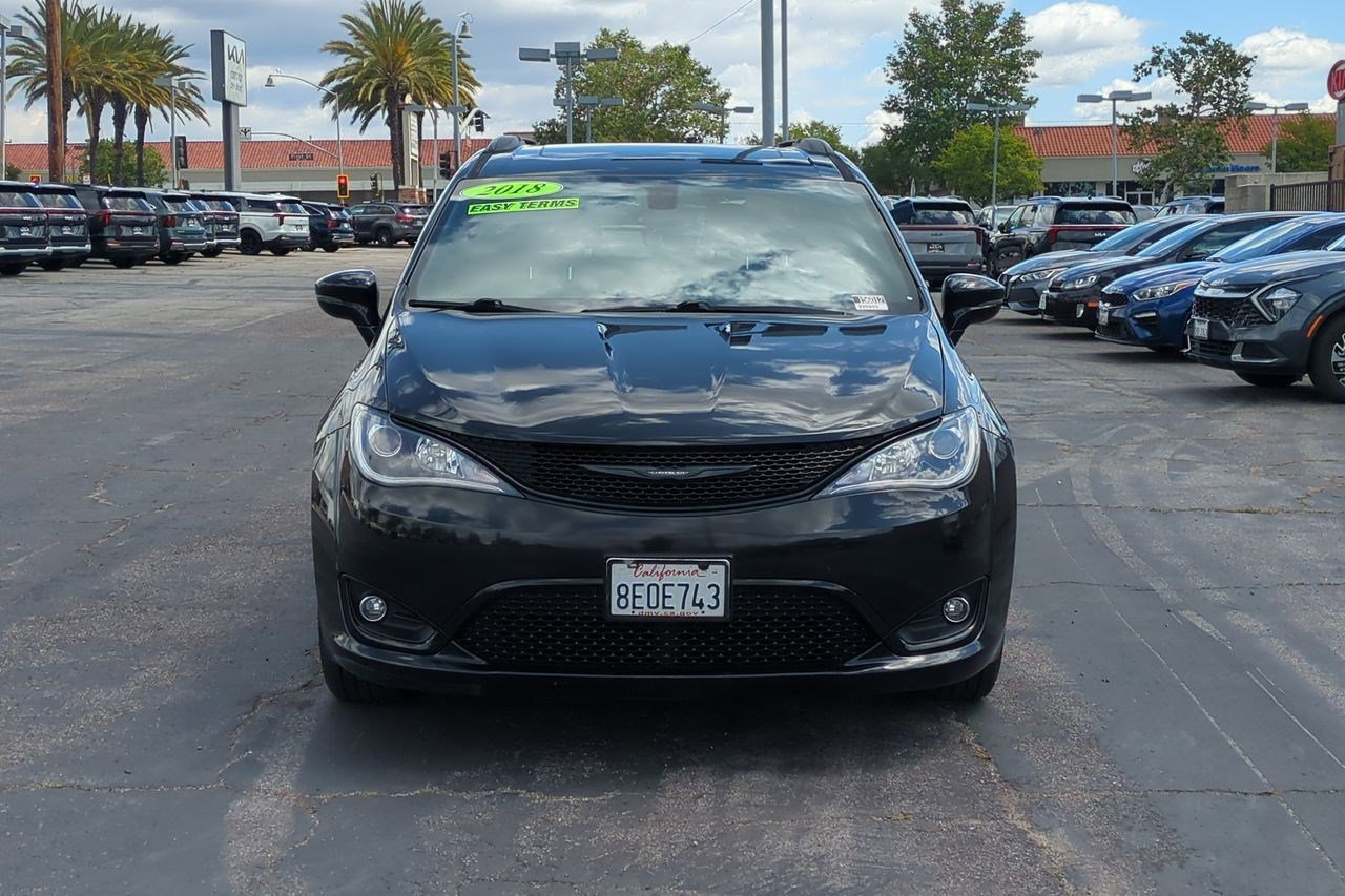 Used 2018 Chrysler Pacifica Limited image 2