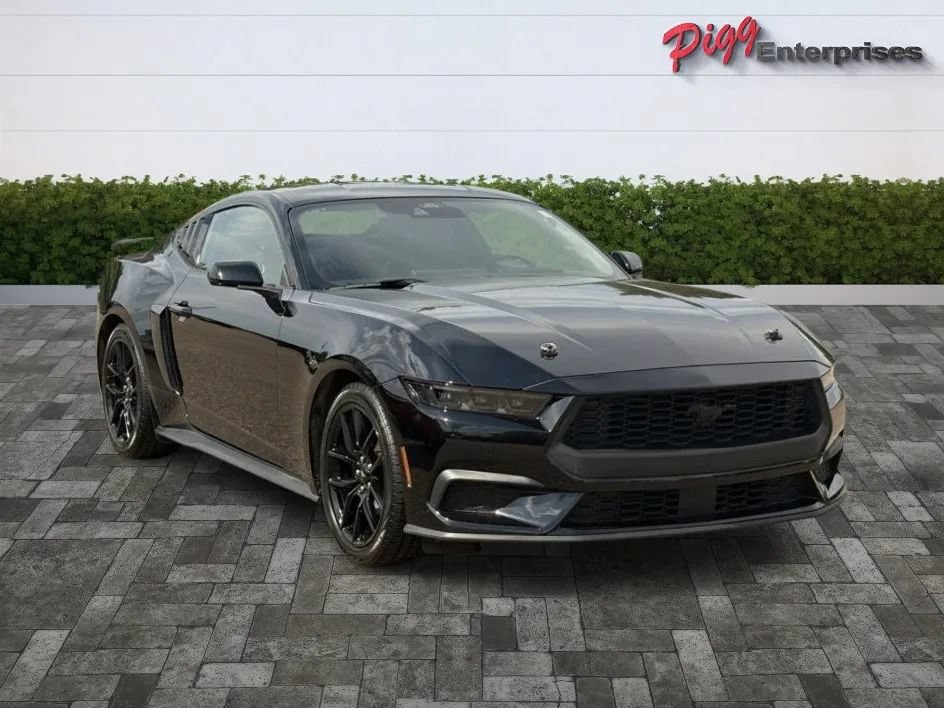 Used 2024 Ford Mustang Coupe RWD image 2