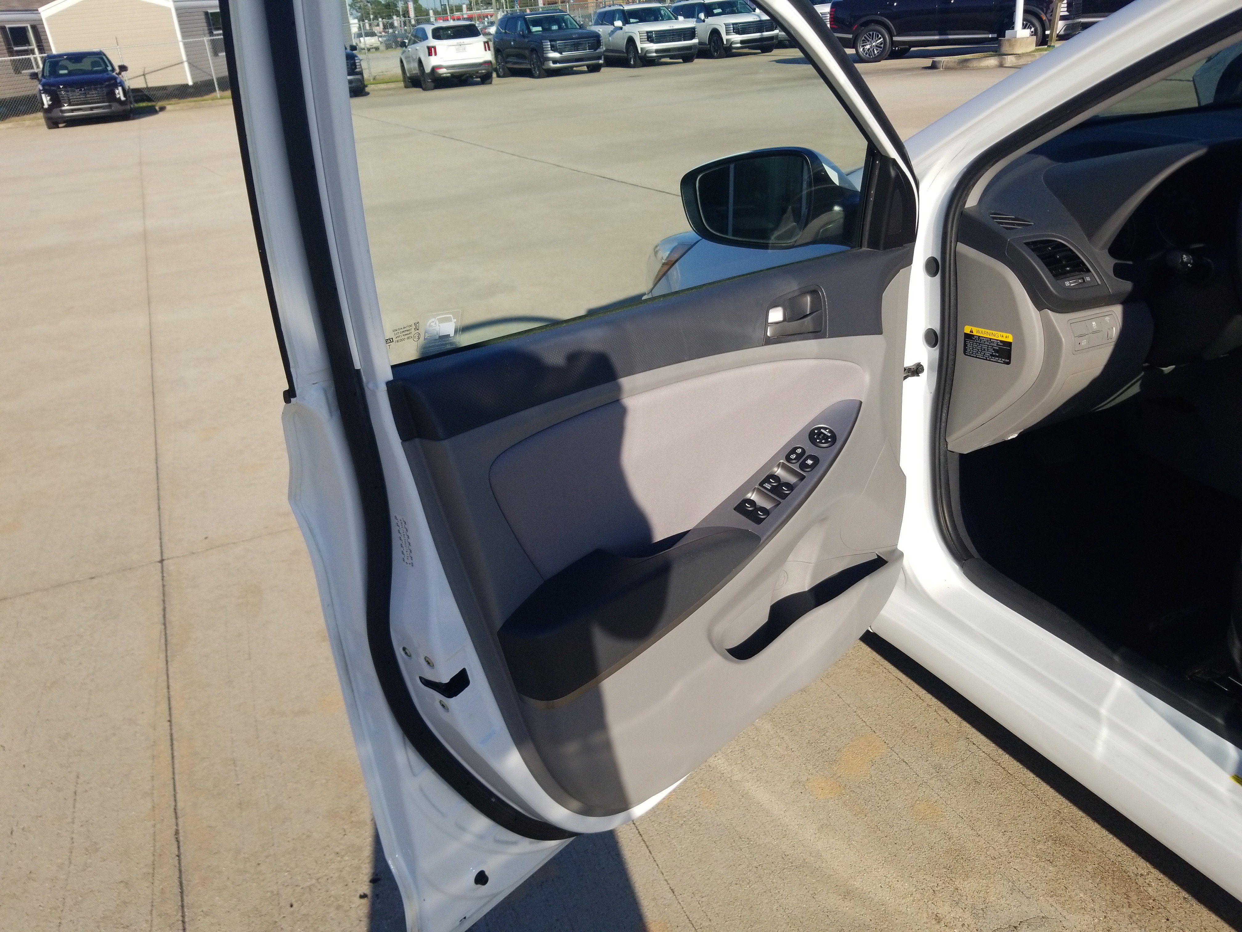 Used 2017 Hyundai Accent SE image 9