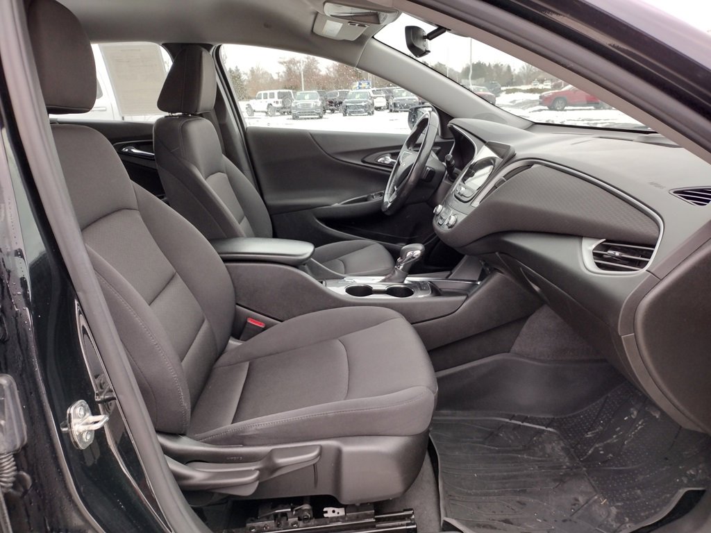 Used 2022 Chevrolet Malibu RS image 9