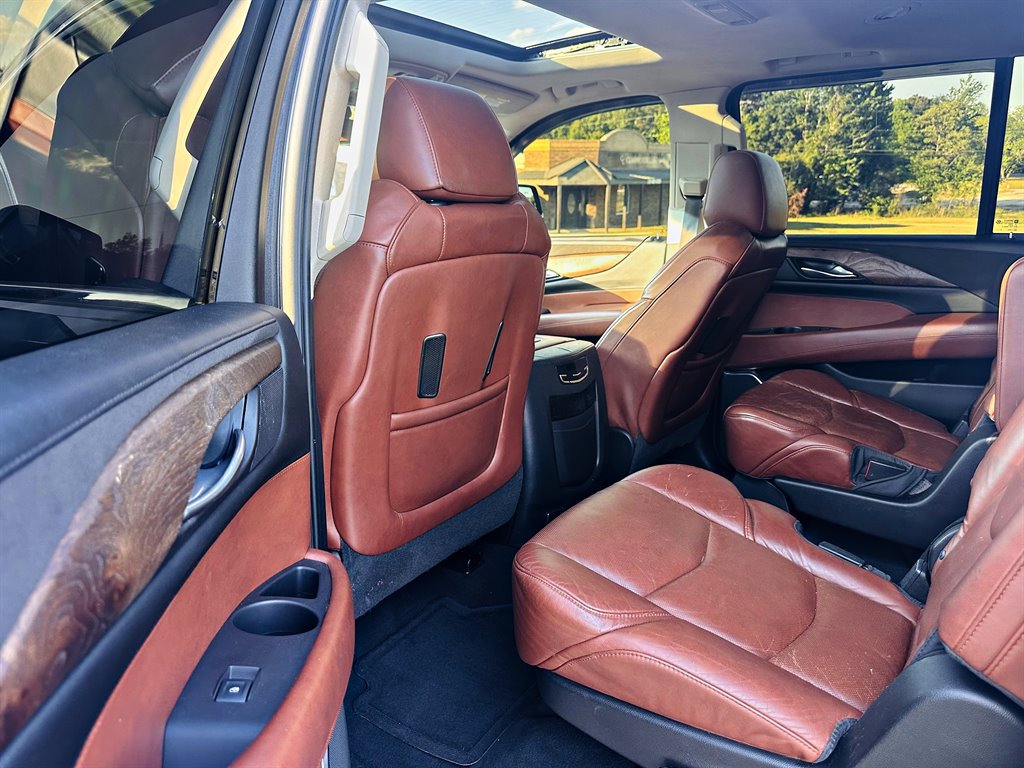 Used 2016 Cadillac Escalade ESV Luxury AWD/4WD image 12