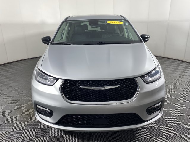 Used 2024 Chrysler Pacifica Touring-L AWD/4WD image 11