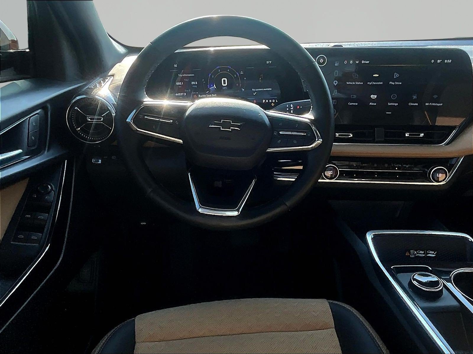 Used 2025 Chevrolet Equinox ACTIV w/ Safety and Technology Package AWD/4WD image 8