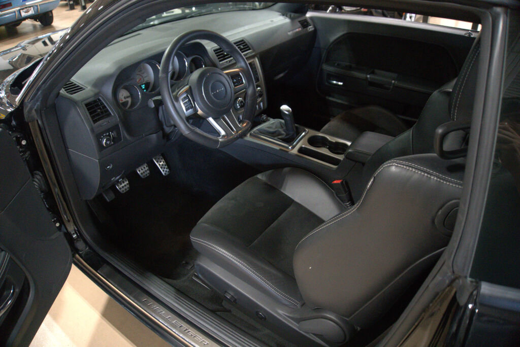 Used 2014 Dodge Challenger SRT8 w/ Harman/Kardon Audio Group image 39