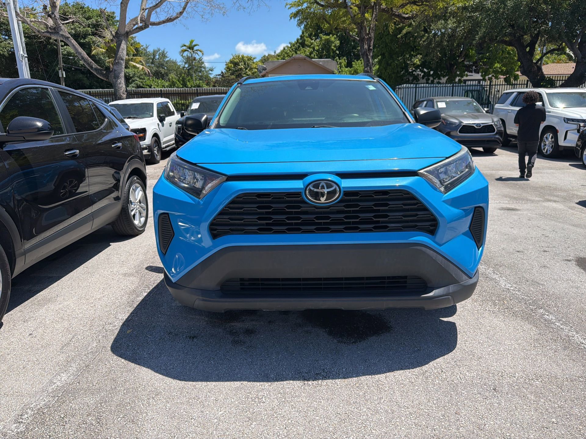 Used 2019 Toyota RAV4 LE FWD image 2