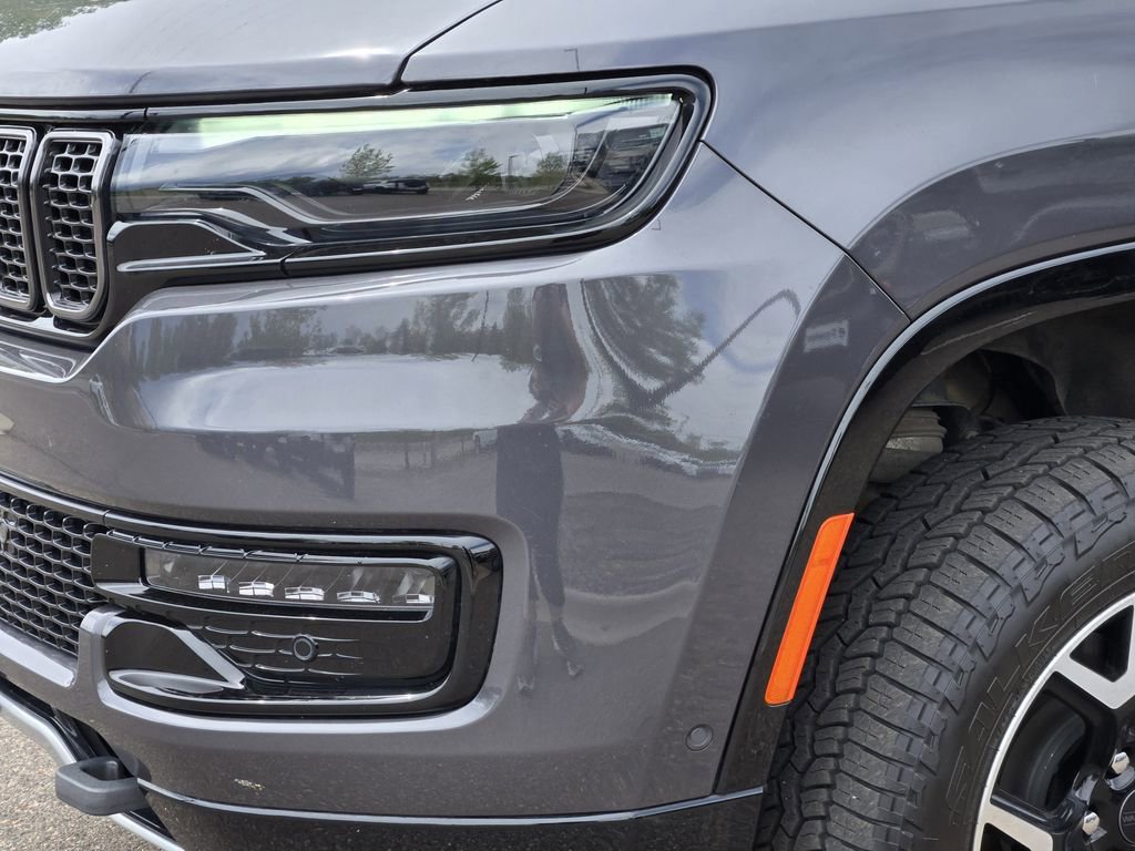Used 2025 Jeep Wagoneer Series II AWD/4WD image 5