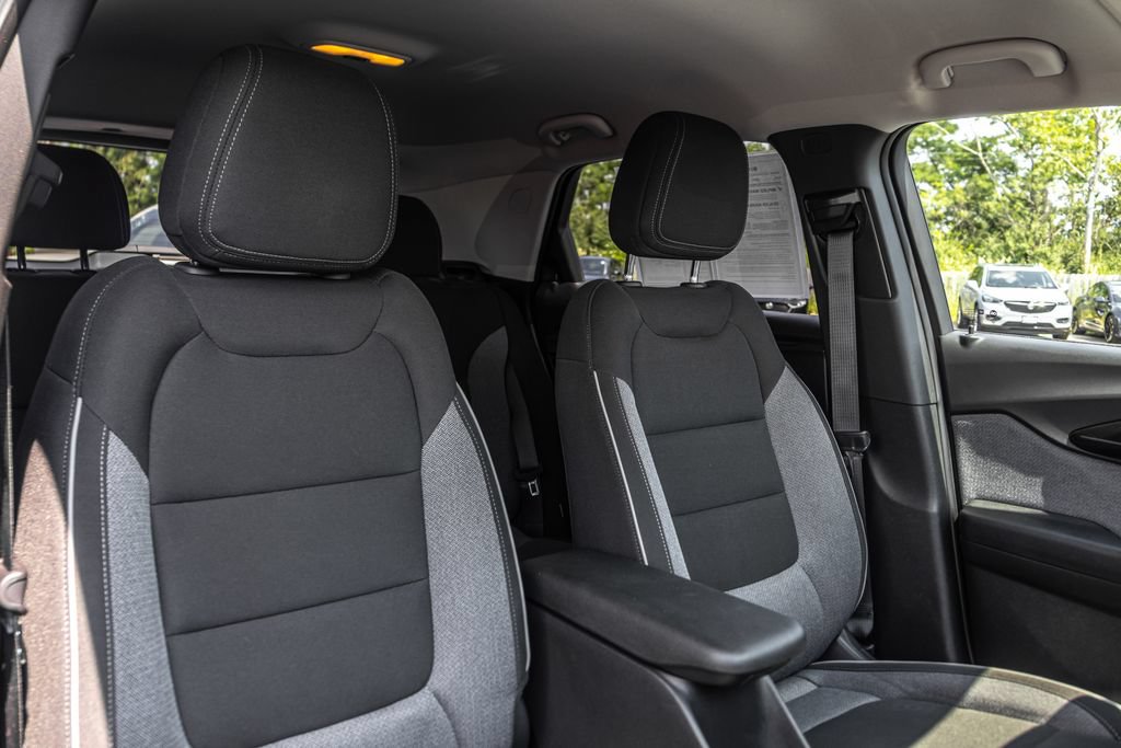 Used 2023 Chevrolet TrailBlazer LT FWD image 34