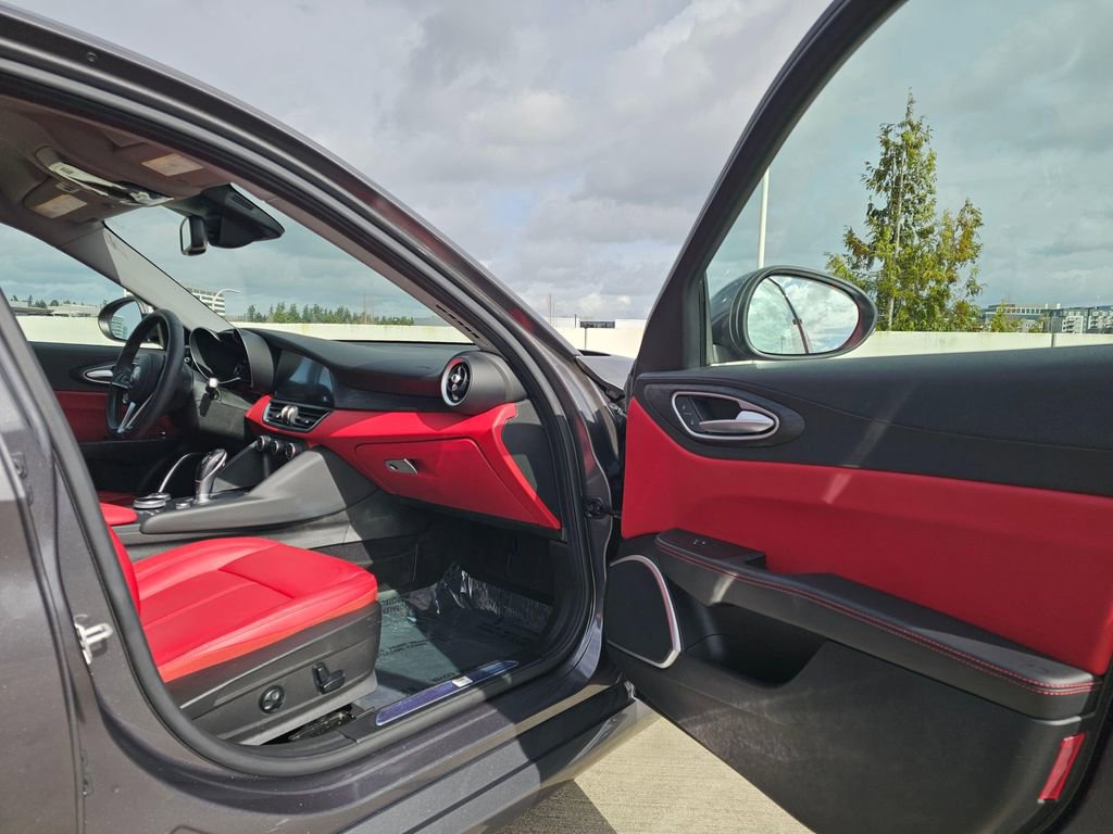Used 2019 Alfa Romeo Giulia image 12