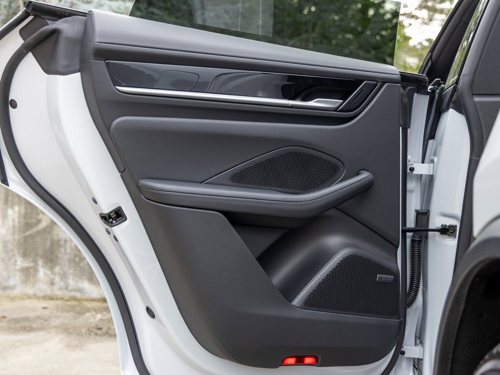 New 2025 Porsche Macan Electric image 40