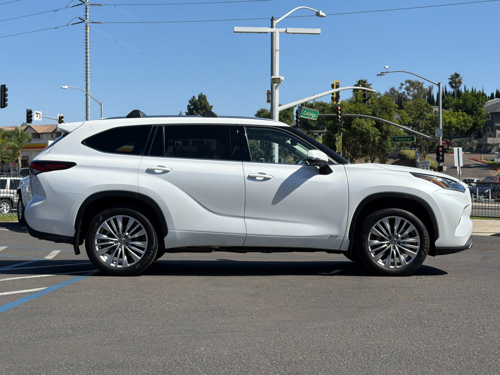 Used 2026 Toyota Highlander Platinum AWD/4WD image 6