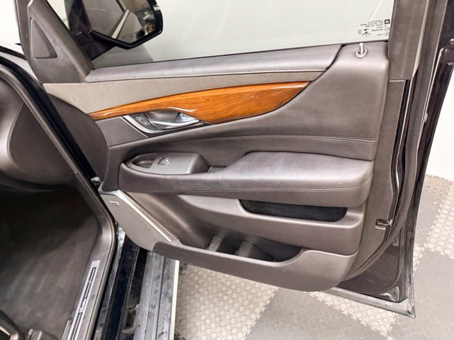Used 2018 Cadillac Escalade Premium Luxury AWD/4WD image 40