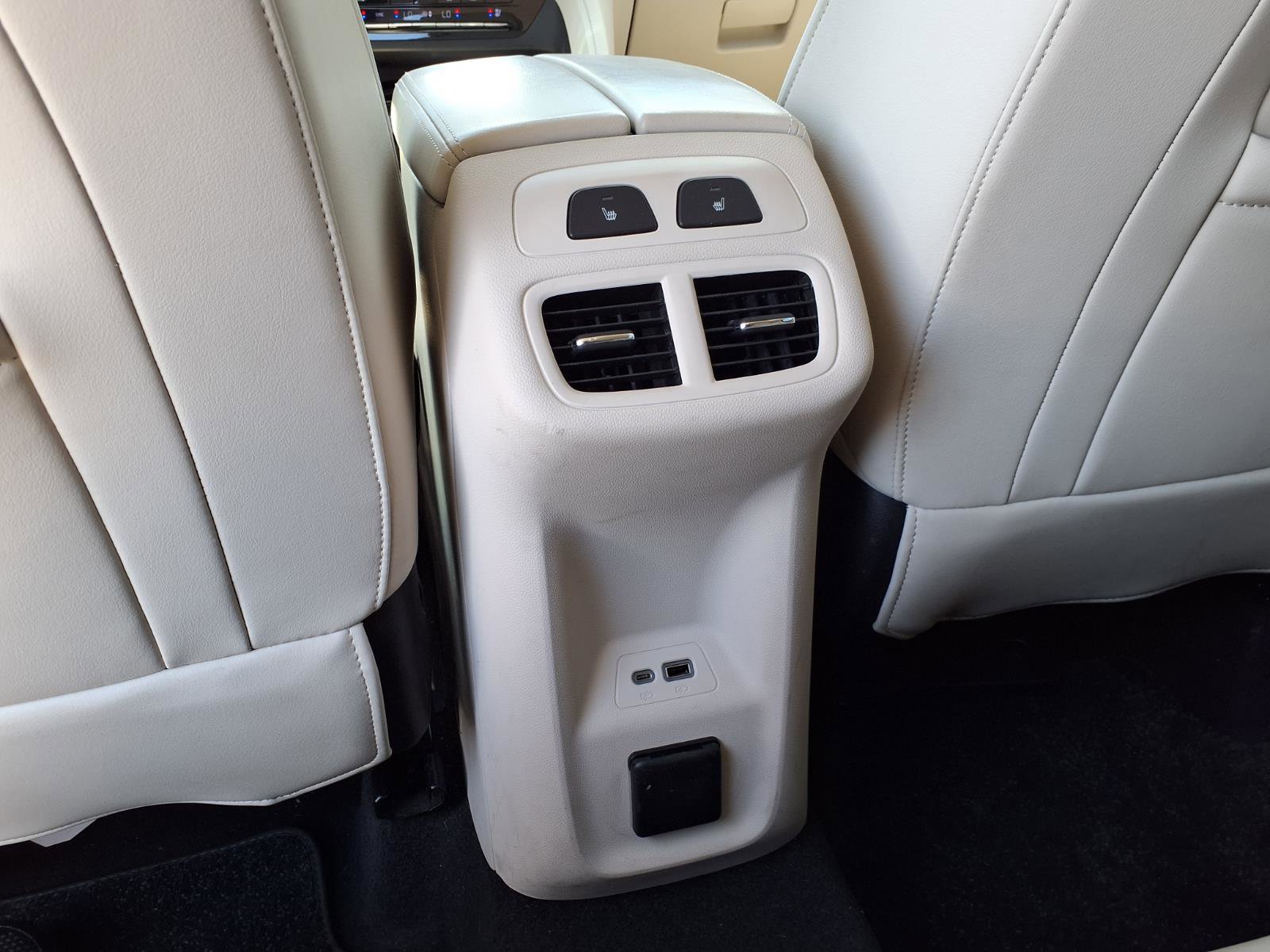 Used 2021 Buick Envision Avenir w/ Technology Package II FWD image 16