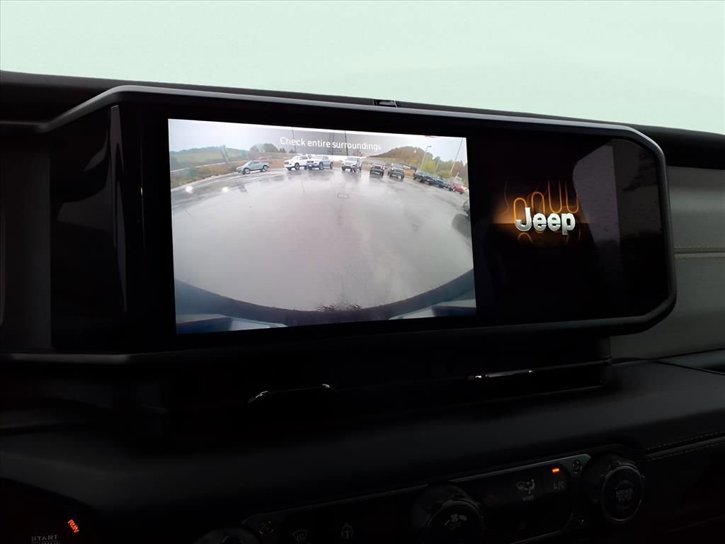 Used 2024 Jeep Wrangler Sahara image 19