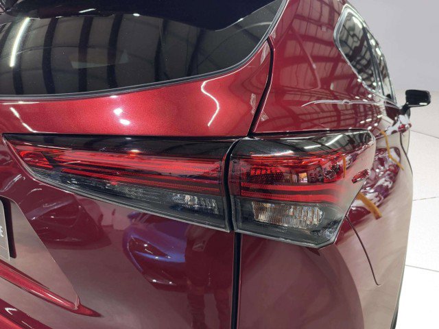 Used 2021 Toyota Highlander XLE image 15