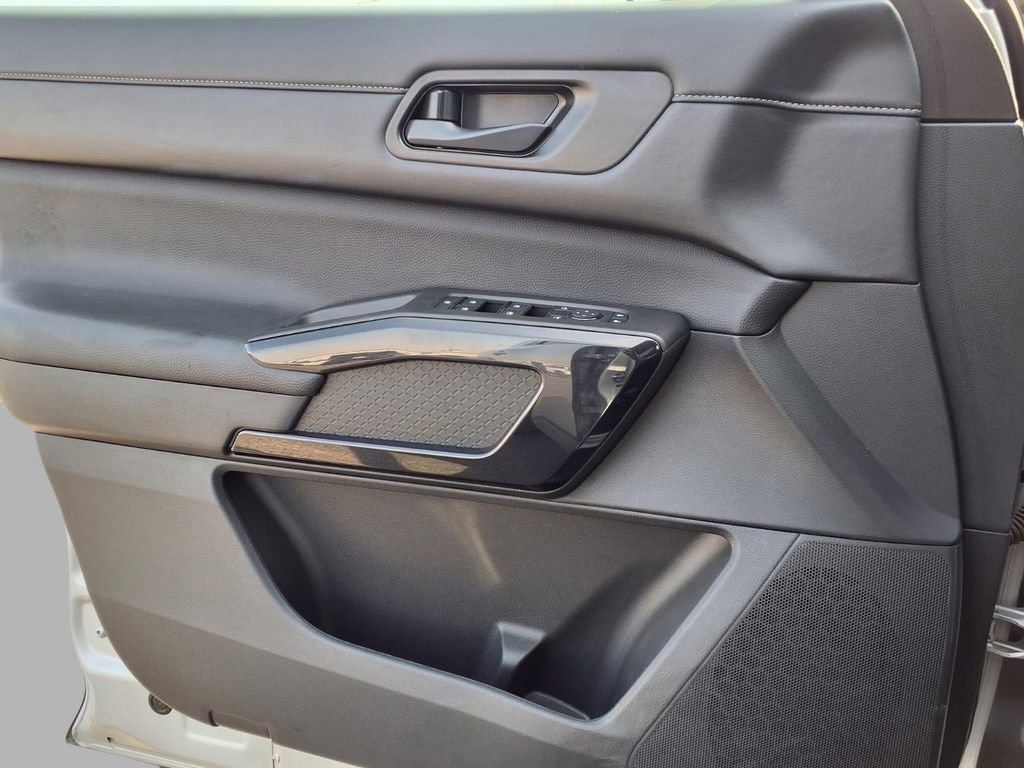 Certified 2025 Nissan Pathfinder SV image 18