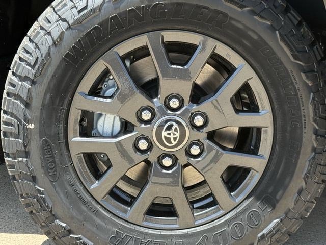 New 2026 Toyota 4Runner SR5 AWD/4WD image 10