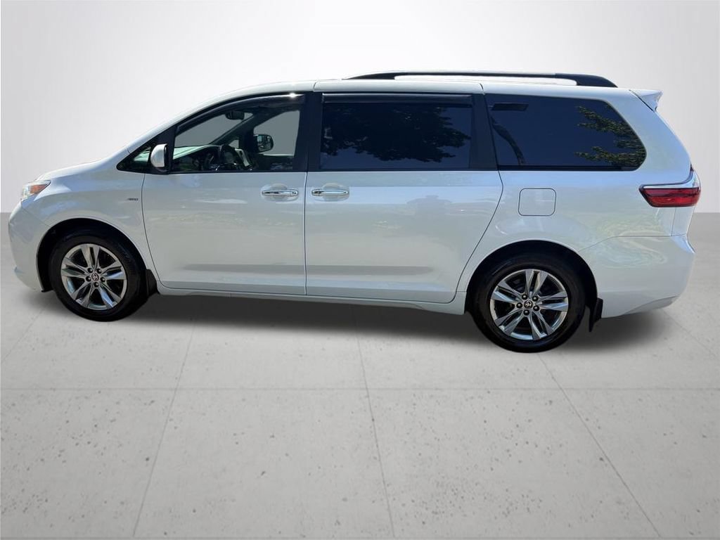Used 2017 Toyota Sienna Limited AWD/4WD image 10