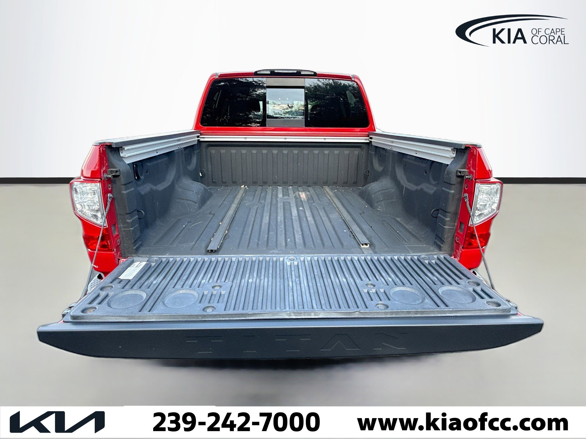 Used 2021 Nissan Titan SV w/ SV Convenience Package image 12