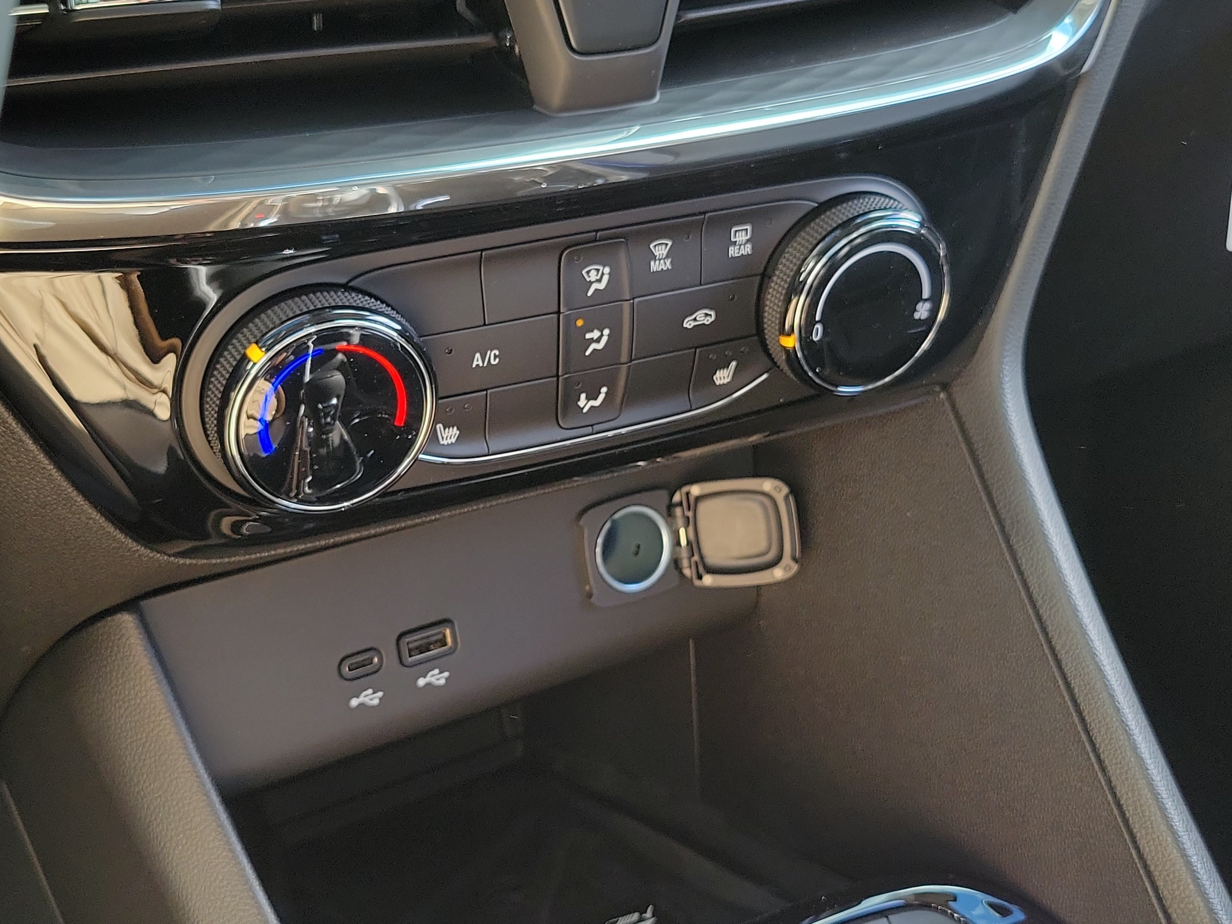 New 2026 Buick Encore GX Sport Touring w/ Advanced Technology Package FWD image 30