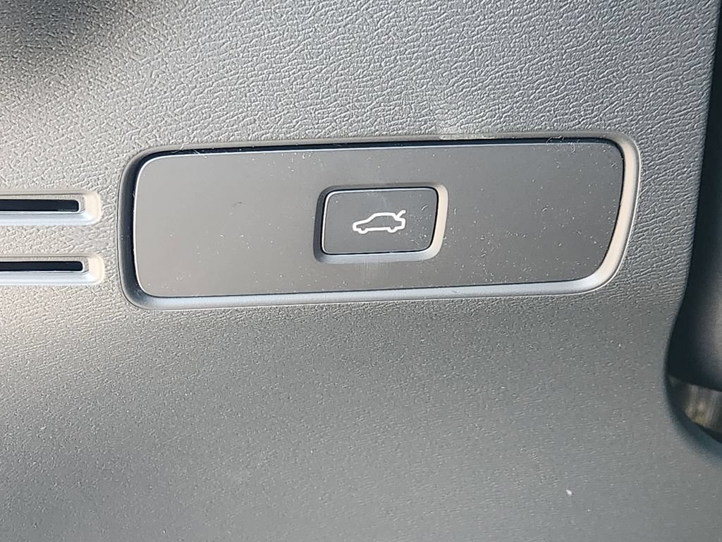 New 2026 Volvo XC40 B5 Plus w/ Protection Package Premier AWD/4WD image 12
