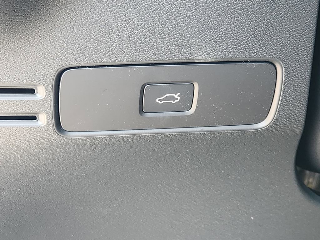 New 2026 Volvo XC40 B5 Plus w/ Protection Package Premier AWD/4WD image 12