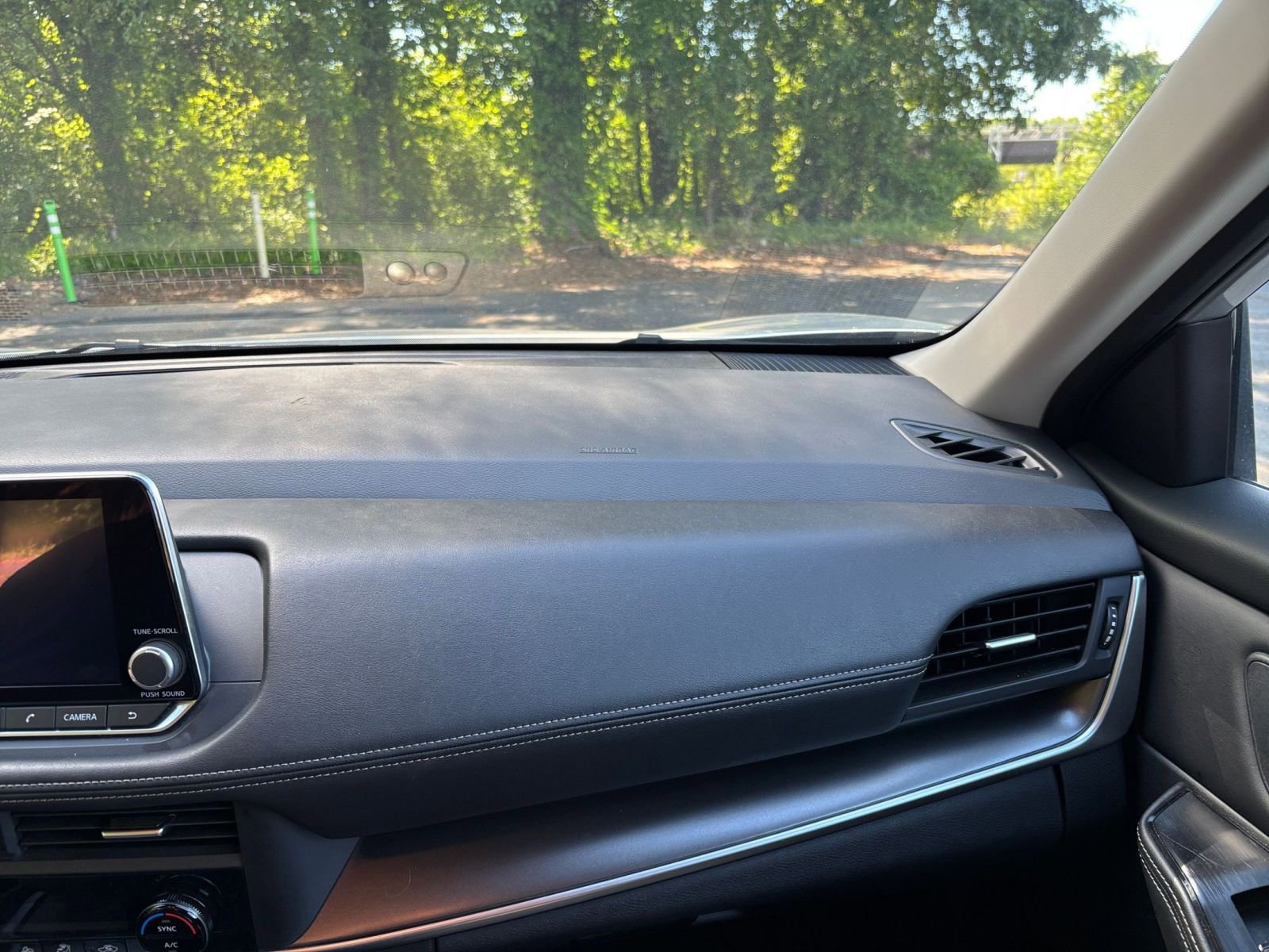 Used 2025 Nissan Rogue SV FWD image 37